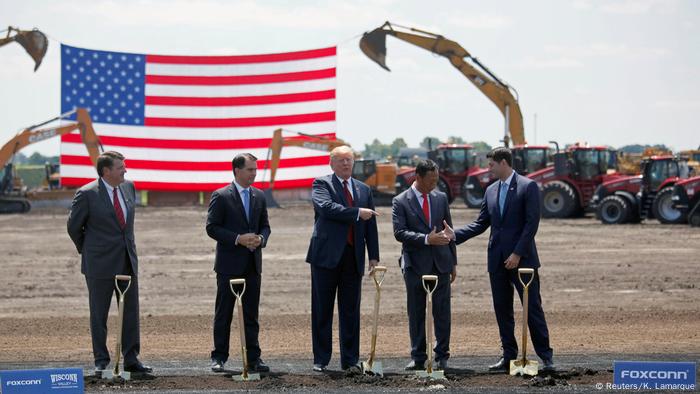 Trump Foxconn Wisconsin (Reuters/K. Lamarque)