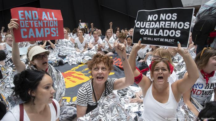 https://www.dw.com/en/susan-sarandon-arrested-at-anti-trump-protest-alongside-500-others/a-44460943