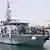 Libyen Migranten auf Marine-Boot