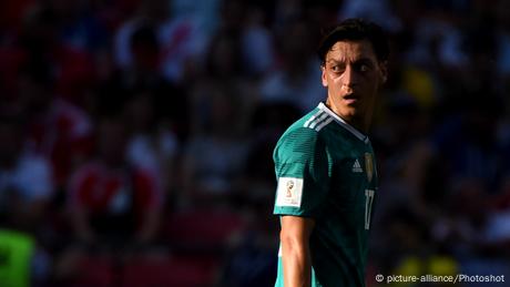 Mesut Özil durante el partido Alemania-Corea del Sur en Rusia 2018.