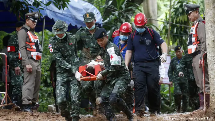 Thailand Rettungsaktion in der Tham Luang Höhle (picture-alliance/dpa/S. Lalit)