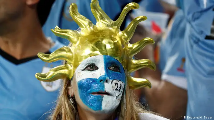 Sie kann ihr Glück kaum fassen. Uruguay steht in der Runde der besten Acht. Wenn dazu nicht die Sonne lacht!