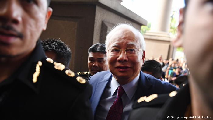 Malaysian Ex Pm Najib Razak Charged With Money Laundering News Dw 08 08 2018