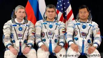 Salizhan Sharipov (middle) in 2004 when he lead the Soyuz mission to the International Space Station ISS.