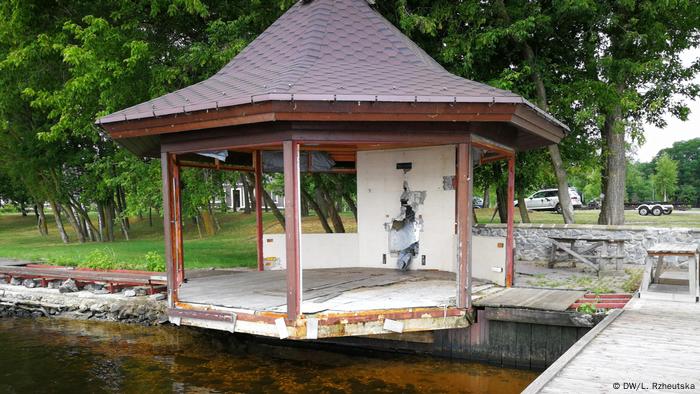 A gazebo by the water near the former dacha of Pshonka