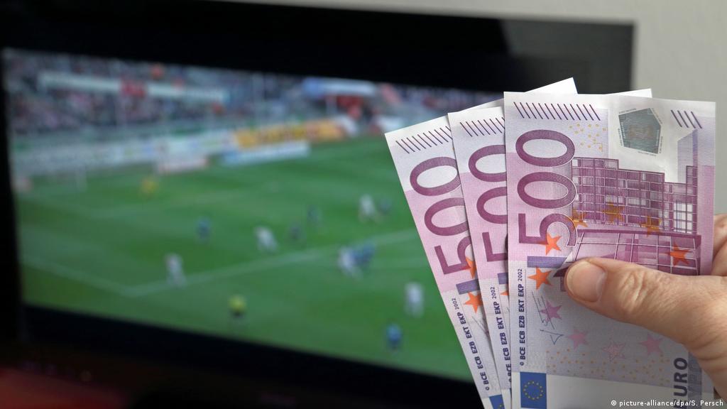 Coronavirus and online betting: A ′perfect storm′ for gambling addicts |  Sports | German football and major international sports news | DW |  14.04.2020