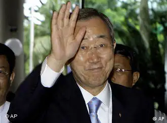 联合国秘书长潘基文抵达缅甸首都仰光