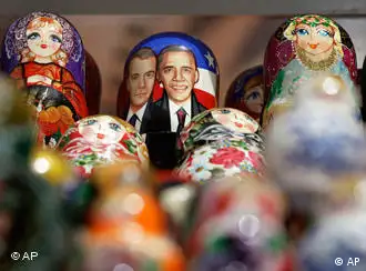 俄罗斯套木娃娃上的奥巴马和梅德韦杰夫