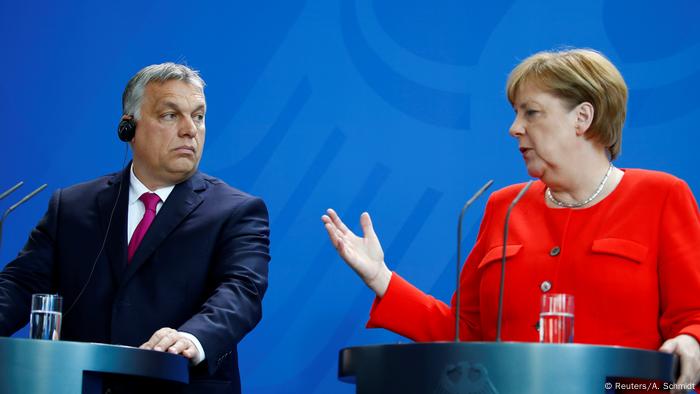 Viktor Orban y Angela Merkel en Berlín.
