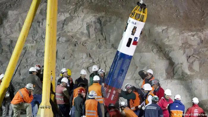 Rettung der Bergleute leere Kapsel in Mine gelassen (picture-alliance/dpa)