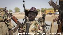 A South Sudanese government soldier chants in celebration after government forces on Friday retook from rebel forces the provincial capital of Bentiu, in Unity State, South Sudan, Sunday, Jan 12, 2014. On Sunday senior South Sudanese government officers inspected the recaptured town of Bentiu, in northern Unity State, that was the scene of intense fighting between government and rebel forces, while a South Sudanese government official claimed rebels had badly damaged petroleum facilities in the state. (AP Photo/Mackenzie Knowles-Coursin) |