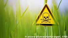 Gefährdungszeichen im Kornfeld, Einsatz von Giftstoffen in der Landwirtschaft | Verwendung weltweit