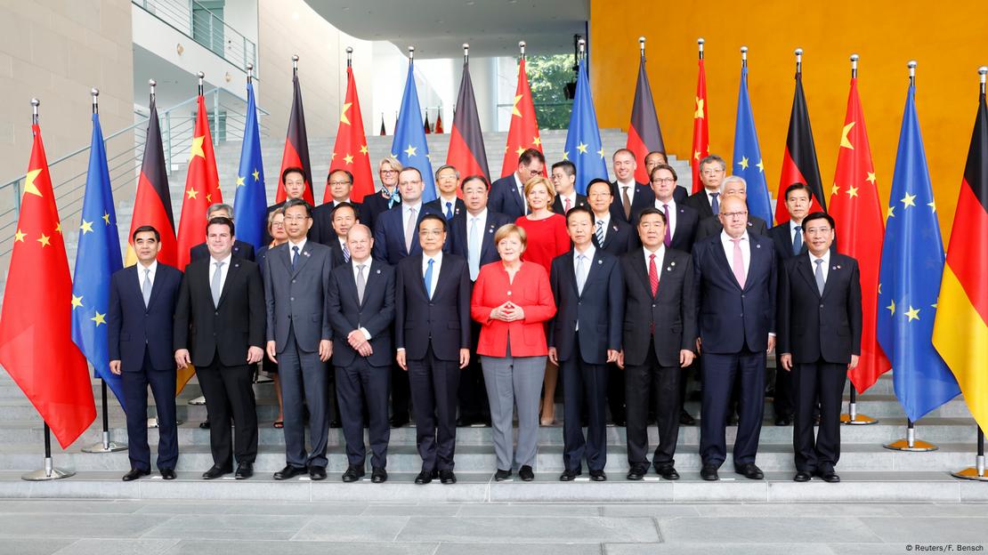 Foto de 2018 reunindo líderes alemães e chineses