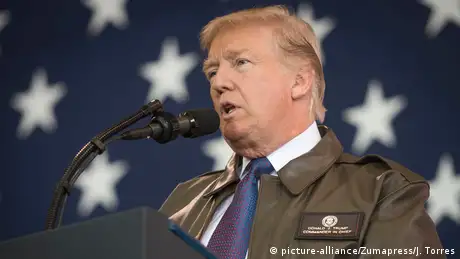 Trump speaks into a microphone (picture-alliance/Zumapress/J. Torres)