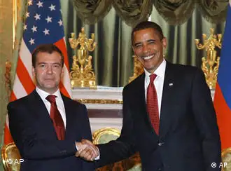美俄两国总统握手