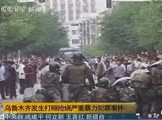中央电视台播放的一个乌鲁木齐骚乱镜头
