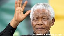 Нельсон Мандела - символ борьбы с апартеидом (фотогалерея)
