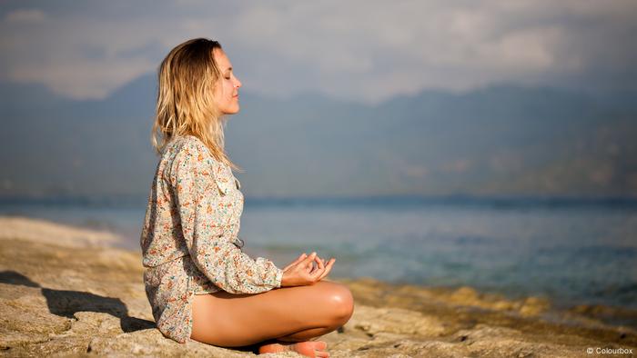 Meditation by the sea (Colourbox)