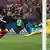 Нападающий хорватов Марио Манджукич забивает победный гол в ворота англичан