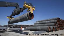05.06.2017
GERMANY, SASSNITZ - JUNE 05: Large pipes for the Baltic Sea pipeline Nord Stream 2 on a storage area in the ferry port of Sassnitz/Neu Mukran - Terminal Truck stacks the pipes. The pipes are sheathed with a concrete iron ore mixture. | Keine Weitergabe an Wiederverkäufer.