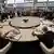 Runder Tisch in L'Aquila: Arbeitssitzung des G8-Gipfels mit den Staats- und Regierungschefs der sieben führenden Industrienationen und Russland (Foto: AP)