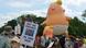 Участники протестов против визита Трампа в Великобританию в июле 2018 года Участники протестов против визита Трампа в Великобританию в июле 2018 года