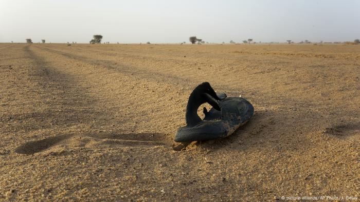 Algerien, Niger & Libyen | Thema Flüchtlinge in der Sahara (picture-alliance/AP Photo/J. Delay)