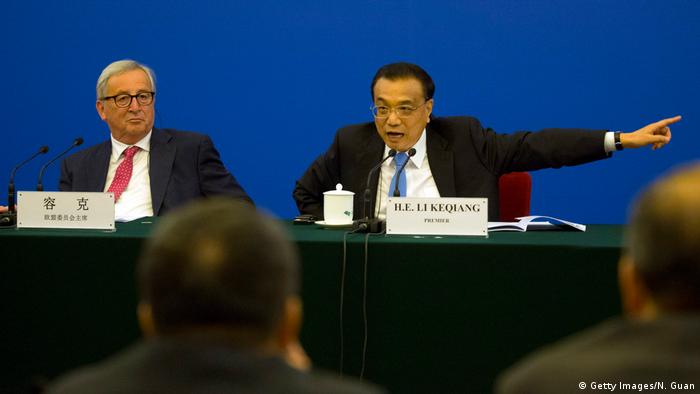 EU Commission President Jean-Claude Juncker and Chinese Premier Li Keqiang at the EU-China business roundtable in Beijing 