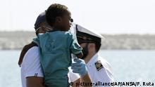 Italien lässt Flüchtlinge an Land gehen