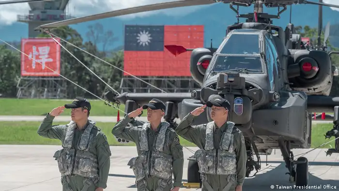 Taiwan - Offizielle militärische Zeremonie für die Einweihung der US-Apache AH-64E Hubschrauber