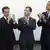 Gruppenbild: Obama, Medwedew und Sarkozy in L'Aquila (Foto: AP)