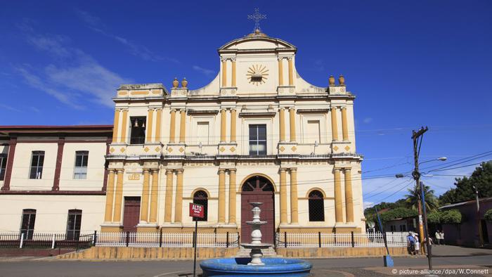 Iglesia San Sebastian, Monimbo Barrio, Masaya, Nicaragua, Central America (picture-alliance/dpa/W.Connett)