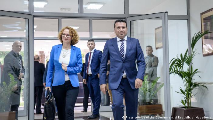 Mazedonien Verteidigungsministerin Radmila Sekerinska und Premier Minister Zoran Zaev