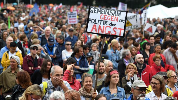 München Demonstration #ausgehetzt (picture-alliance/dpa/A. Gebert)