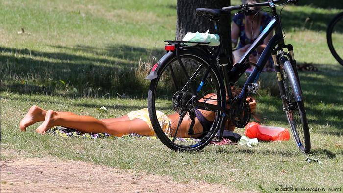 Mujer en un parque.