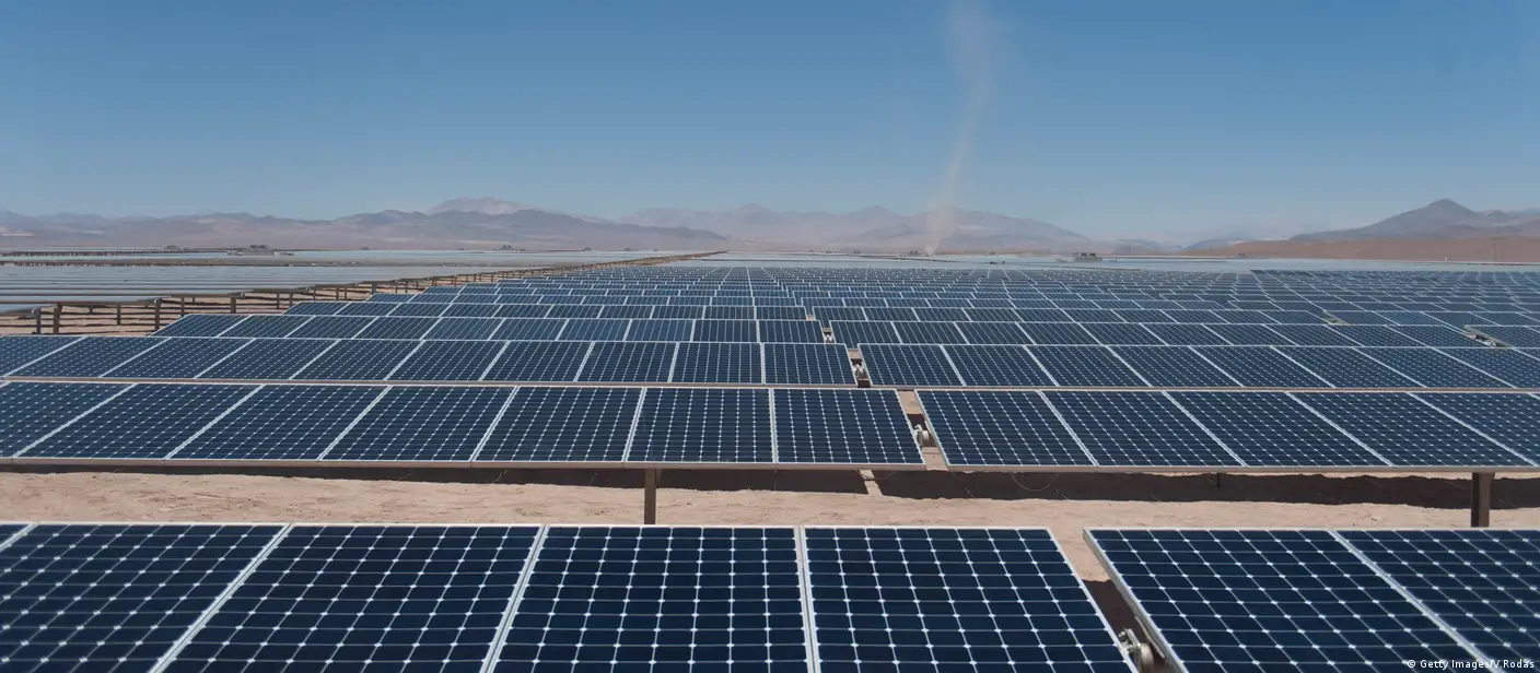 Carreteras solares: ¿Podría ser la energía solar el asfalto del futuro?, image size:1408x616