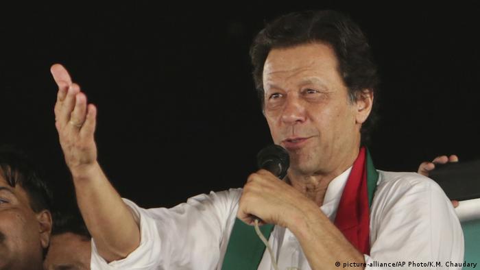 Imran Khan (picture-alliance/AP Photo/K.M. Chaudary)