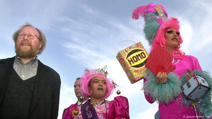 Wolfgang Thierse asiste al Christoper Street Day en Berlín (picture-alliance/dpa)