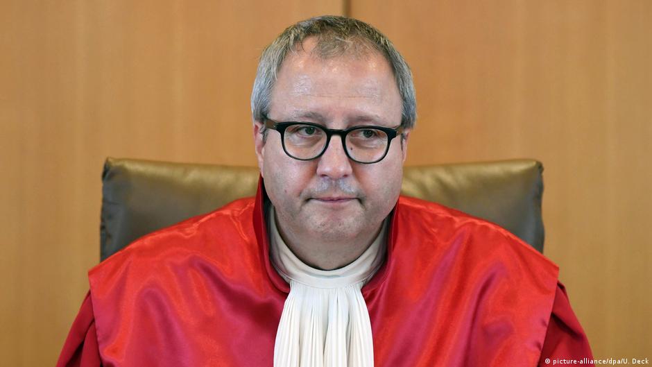Helmut Rüffler Karlsruher Rüffel für Asyl-Rhetorik der CSU