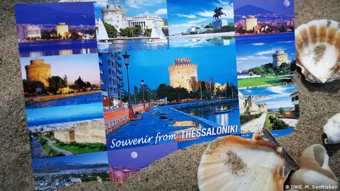 Souvenir aus Thessaloniki steht auf der Postkarte. Was die Studierenden mitnehmen, ist mehr als das: neue Ideen, spannende Fragen und Kontakte zu Kollegen aus aller Welt. Und vielleicht ein bisschen Sand im Koffer... (DW/E.-M. Senftleben)