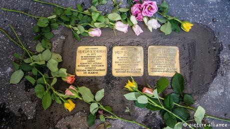 Stolpersteine with flowers