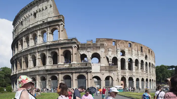 Italien, Rom, Colosseum (picture-alliance)