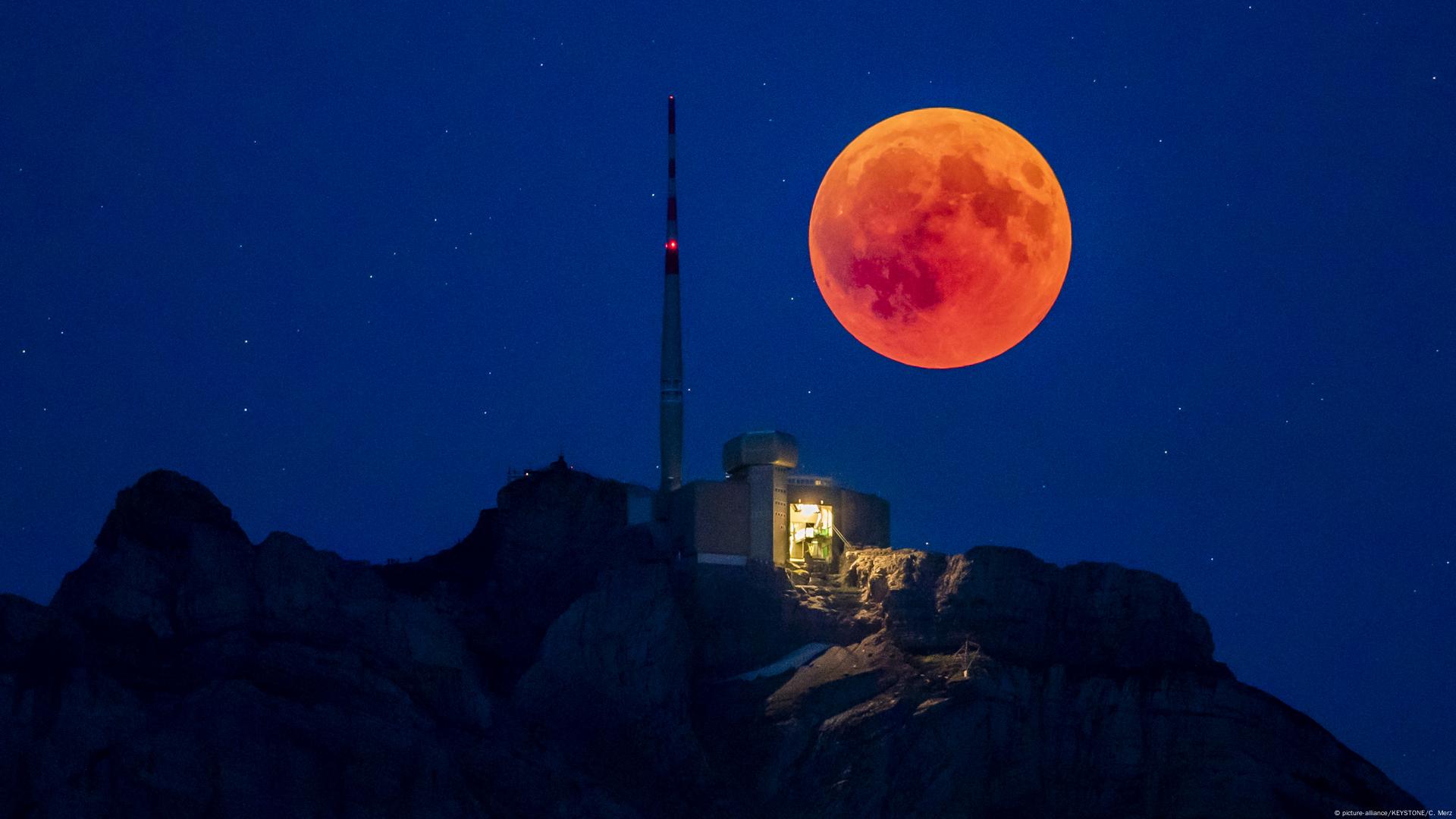 Самое длительное лунное затмение века (фотогалерея) – DW – 28.07.2018