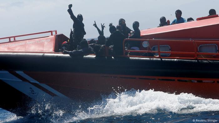 Spanien Algericas Flüchtlinge auf Rettungsboot