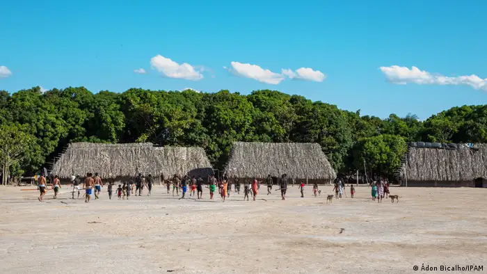 Aldeia indígena no Brasil