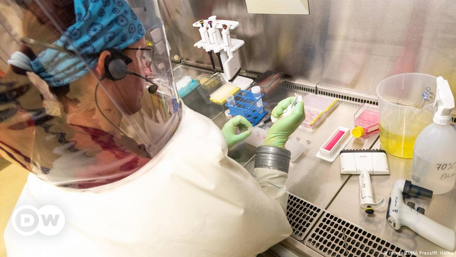 Procede el nuevo coronavirus de un laboratorio en Wuhan? | Ciencia y  Ecología | DW | 17.04.2020