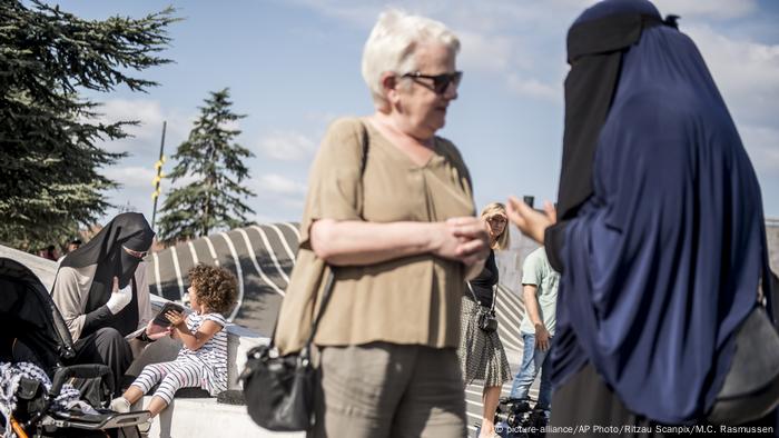 Belanda Resmi Larang Burka Di Gedung Publik | SOSBUD: Laporan Seputar ...