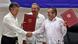 El expresidente colombiano Juan Manuel Santos (izquierda), el expresidente cubano Raúl Castro y el jefe de las FARC, Rodrigo Londoño El expresidente colombiano Juan Manuel Santos (izquierda), el expresidente cubano Raúl Castro y el jefe de las FARC, Rodrigo Londoño