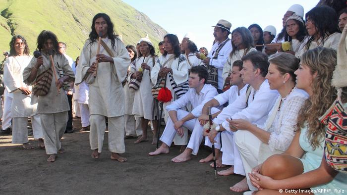Kolumbien Sierra Nevada Juan Manuel Santos Zeremonie Indianer (Getty Images/AFP/F. Ruiz)L