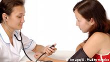 Blutdruck überprüfen / Checking Blood Pressure BLWX107103 Copyright: xblickwinkel/McPhotox/OleksiyxMaksymenkox
Blood pressure Check checking Blood Sure Copyright xblickwinkel McPHOTOx OleksiyxMaksymenkox 